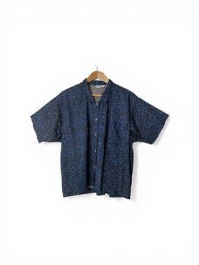 Patagonia Navy Blue Short Sleeve Button-Down with Subtle Black Leaf Pattern Larg